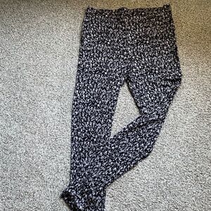 Chico’s Fabulously slimming pattered leggings